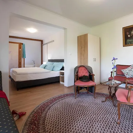 Hotell Kis Helikon 4*